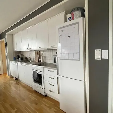 Privat Rom Pa Storelva Med En Nydelig Utsikt Kvaloya
