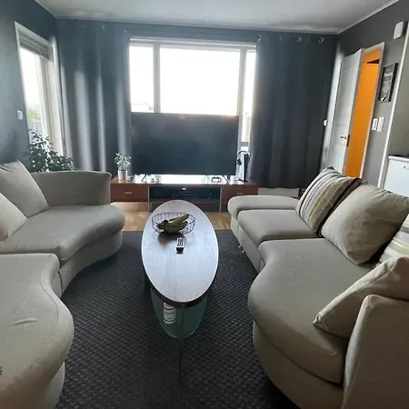 Daire Privat Rom Pa Storelva Med En Nydelig Utsikt Kvaloya